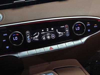 2023 Genesis GV70 — миниатюра 18
