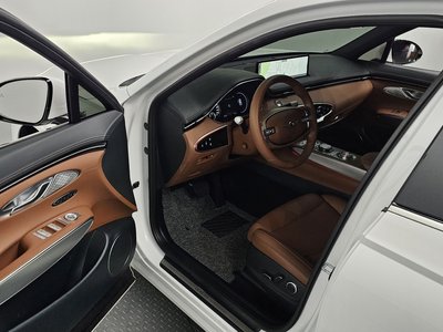 صورة 10 لـ 2023 Genesis GV70