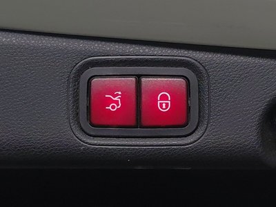 MERCEDES-BENZ E-CLASS - 8