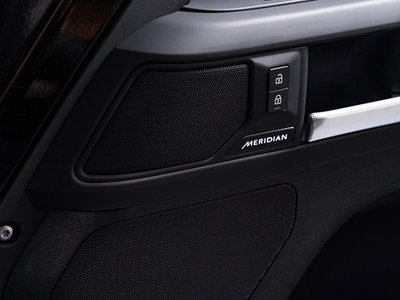 LAND ROVER DEFENDER - 9