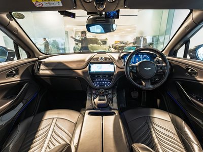 ASTON MARTIN DBX - 3