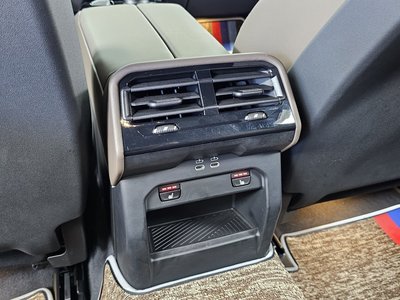 2025 BMW 5 SERIES — миниатюра 25