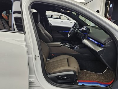 2025 BMW 5 SERIES — миниатюра 17
