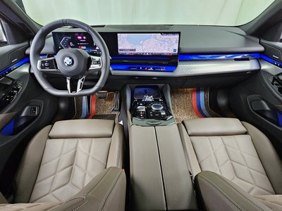 2025 BMW 5 SERIES — фото 5