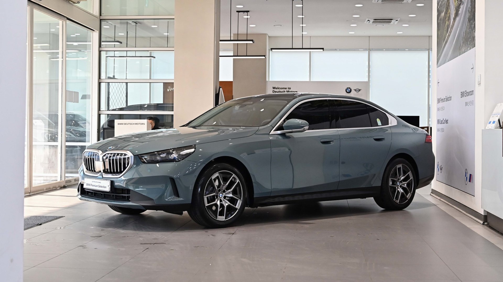 BMW 5 SERIES - View 1