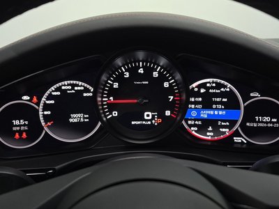 PORSCHE PANAMERA - 8