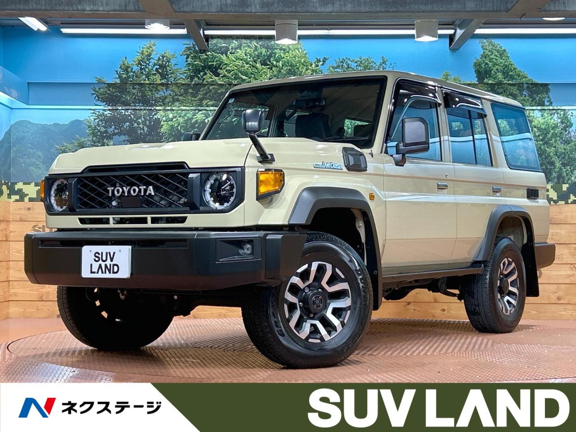 TOYOTA LAND CRUISER 70 - View 1