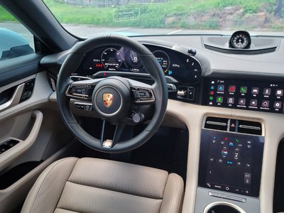 2021 Porsche TAYCAN photo 9