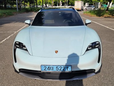 2021 Porsche TAYCAN photo 4