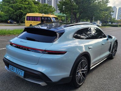2021 Porsche TAYCAN photo 3