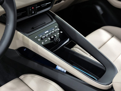 2025 Porsche MACAN 缩略图 18