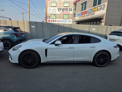 PORSCHE PANAMERA - 4