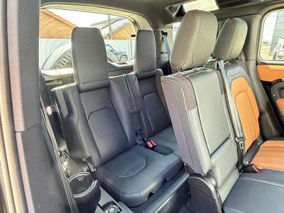 LAND ROVER DEFENDER - 5