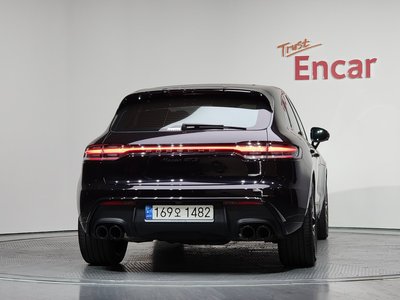 PORSCHE MACAN - 4