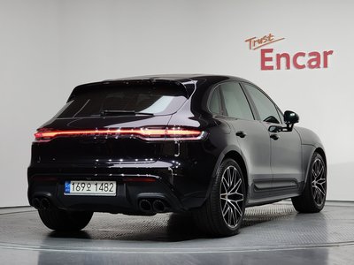 PORSCHE MACAN - 2