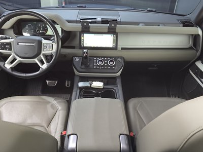 LAND ROVER DEFENDER - 5