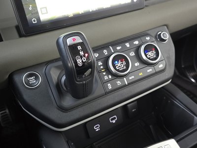 LAND ROVER DEFENDER - 9