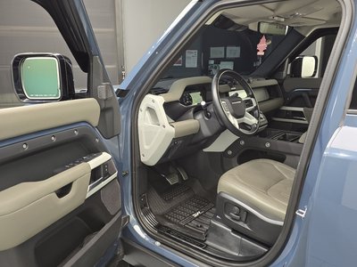 LAND ROVER DEFENDER - 10