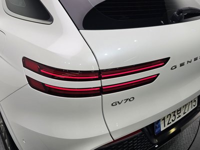 2021 Genesis GV70 photo 10