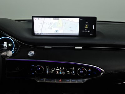 2021 Genesis GV70 thumbnail 18