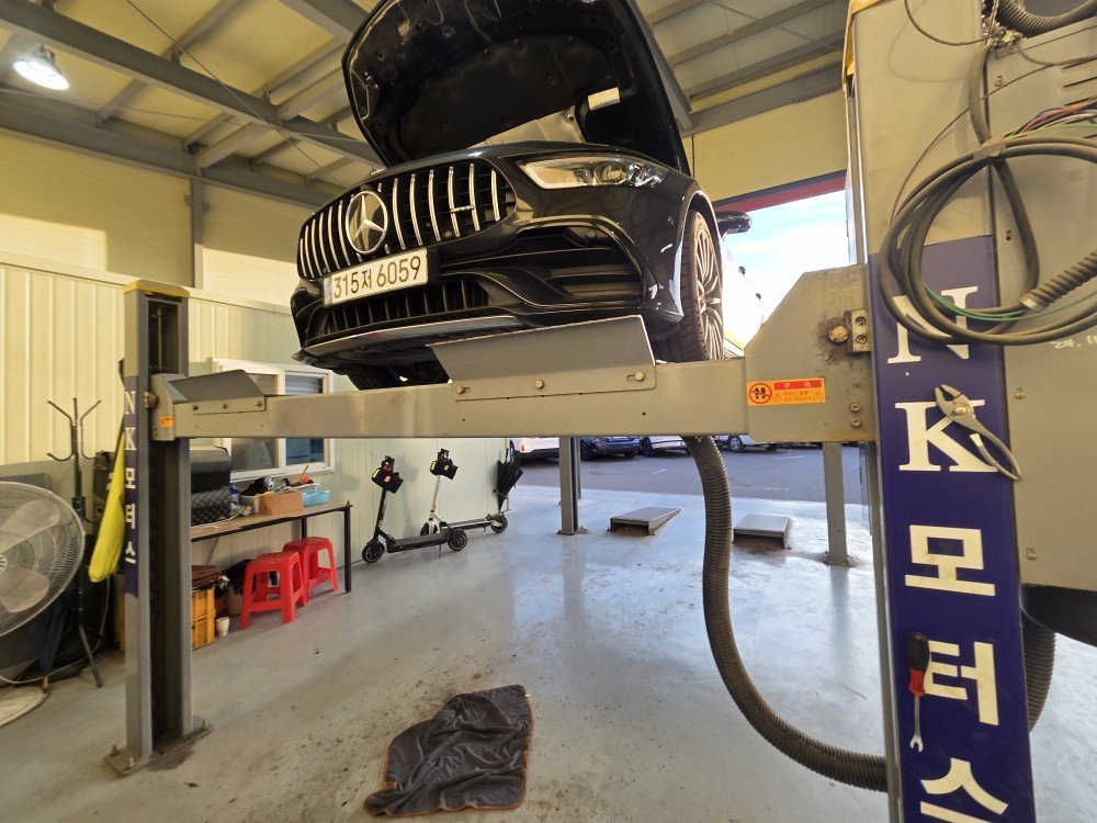 MERCEDES-BENZ GT AMG - View 1