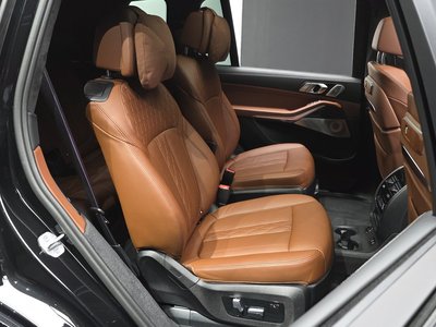 2023 BMW X7 thumbnail 18