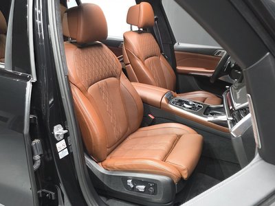 2023 BMW X7 thumbnail 16