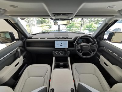 LAND ROVER DEFENDER - 7