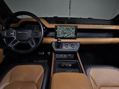 LAND ROVER DEFENDER - 4