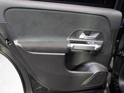 2020 Mercedes-BENZ GLB 缩略图 47