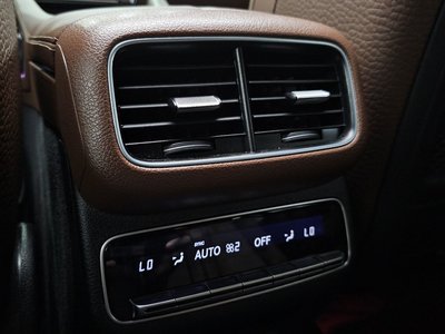 2025 Mercedes-BENZ GLE — миниатюра 32