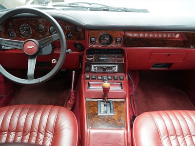 1983 Aston Martin V8 照片 3