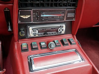 1983 Aston Martin V8 缩略图 46