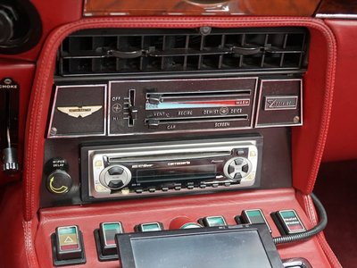 1983 Aston Martin V8 缩略图 20