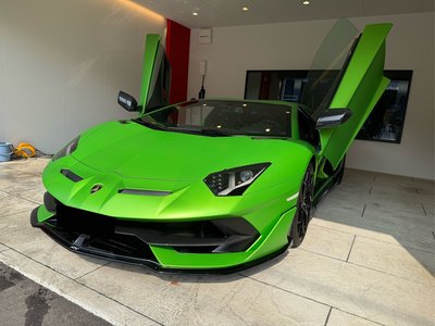LAMBORGHINI AVENTADOR - 1
