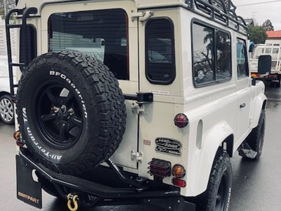 LAND ROVER DEFENDER - 9