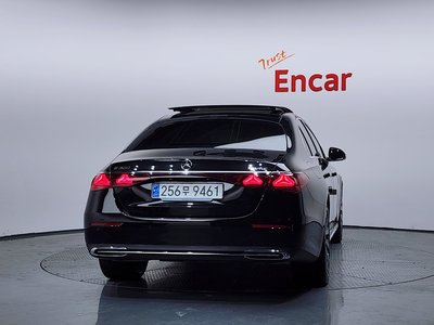 MERCEDES-BENZ E-CLASS - 4