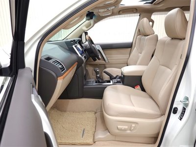 TOYOTA LAND CRUISER PRADO - 8