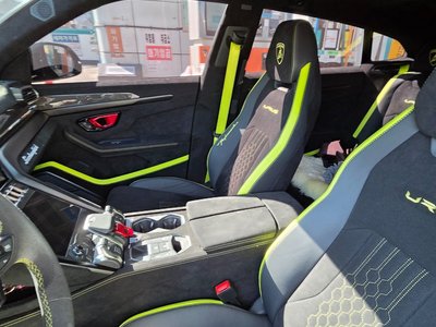 LAMBORGHINI URUS - 9