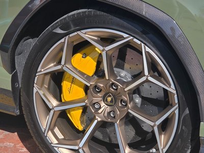 LAMBORGHINI URUS - 7