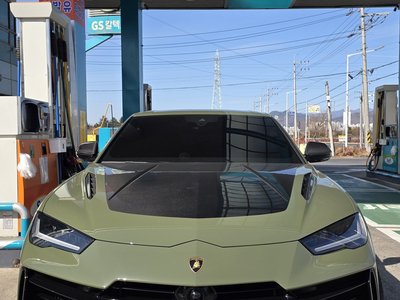 LAMBORGHINI URUS - 1