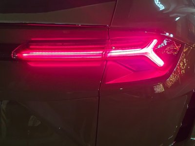 LAMBORGHINI URUS - 5