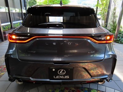 2025 Lexus LBX — миниатюра 18