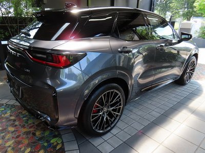 2025 Lexus LBX — миниатюра 28