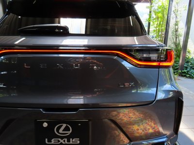 2025 Lexus LBX — миниатюра 17