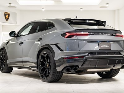 LAMBORGHINI URUS - 4