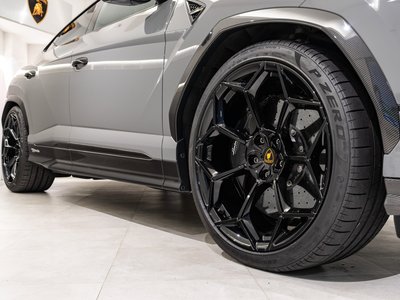 LAMBORGHINI URUS - 10