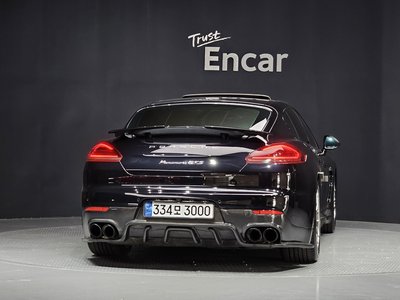 PORSCHE PANAMERA - 4