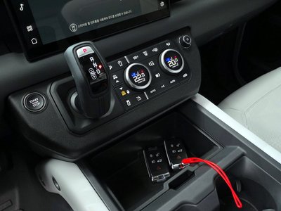 LAND ROVER DEFENDER - 9