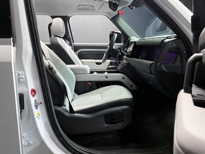 LAND ROVER DEFENDER - 10